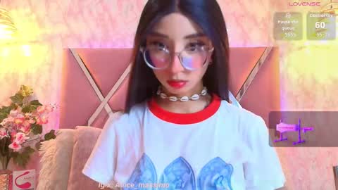 Snapshot of alicee1_ chatting on September 2025 10:42:01 PM Aliice online show from September 2025 10:42:01 PM