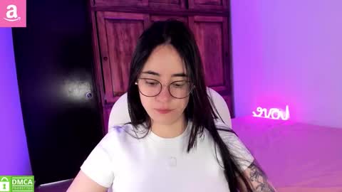 Snapshot of alicee_2 chatting on February 2026 01:25:01 PM Aliceee .. 97YP9VWGZHrefnav wishlist lists 1 online show from February 2026 01:25:01 PM