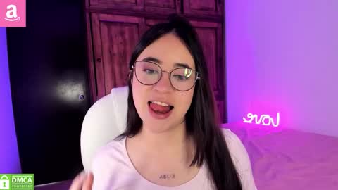 Snapshot of alicee_2 chatting on February 2026 05:42:02 PM Aliceee .. 97YP9VWGZHrefnav wishlist lists 1 online show from February 2026 05:42:02 PM