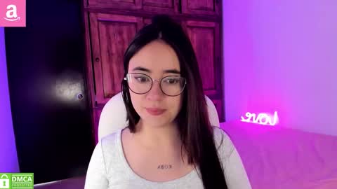 Snapshot of alicee_2 chatting on February 2026 05:11:02 PM Aliceee .. 97YP9VWGZHrefnav wishlist lists 1 online show from February 2026 05:11:02 PM