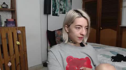 alicee_logan_ online show from March 2026 02:33:02 AM