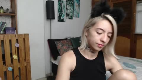 alicee_logan_ online show from April 2026 02:04:01 AM