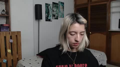 alicee_logan_ online show from May 2026 02:41:02 AM