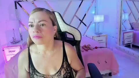Snapshot of alicee_mature chatting on May 2026 04:32:02 AM alicee online show from May 2026 04:32:02 AM