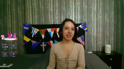 Snapshot of alicee_moonn chatting on June 2026 05:15:01 PM alicee_moonn online show from June 2026 05:15:01 PM