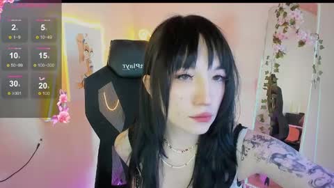 Snapshot of aliceeinwonderlanddd chatting on April 2026 02:51:02 AM Alice online show from April 2026 02:51:02 AM