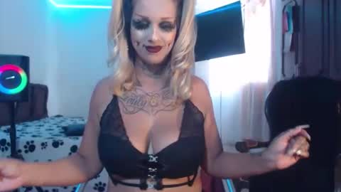 aliceesmiths online show from October 2025 05:35:01 PM