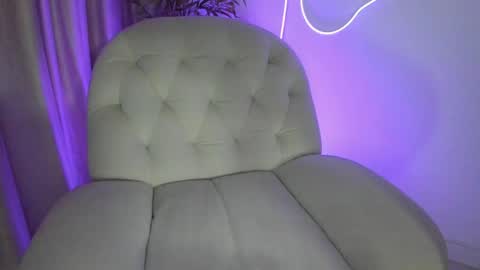 Snapshot of alicelevine chatting on June 2026 04:13:01 AM AliceLevine online show from June 2026 04:13:01 AM