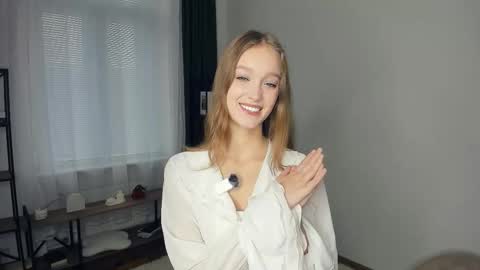 Snapshot of alicemelison chatting on October 2025 08:11:02 AM Serena online show from October 2025 08:11:02 AM