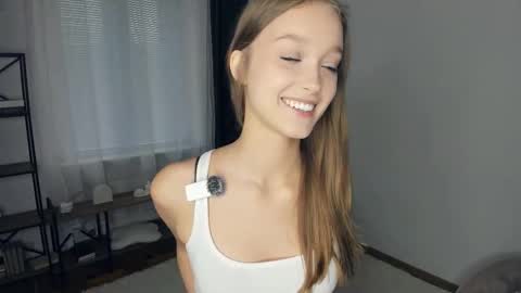 Snapshot of alicemelison chatting on October 2025 08:36:02 AM Serena online show from October 2025 08:36:02 AM