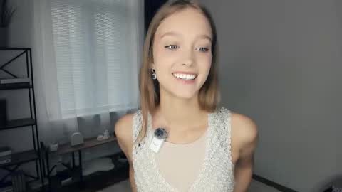 Snapshot of alicemelison chatting on October 2025 08:37:01 AM Serena online show from October 2025 08:37:01 AM