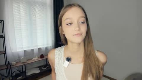 Snapshot of alicemelison chatting on October 2025 08:26:02 AM Serena online show from October 2025 08:26:02 AM