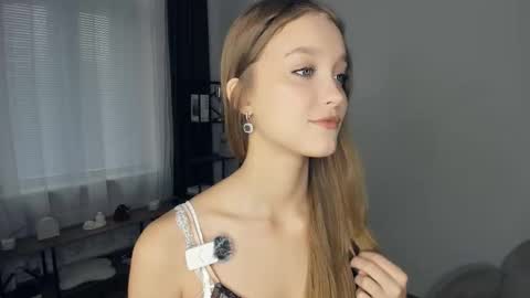 Snapshot of alicemelison chatting on October 2025 08:00:02 AM Serena online show from October 2025 08:00:02 AM