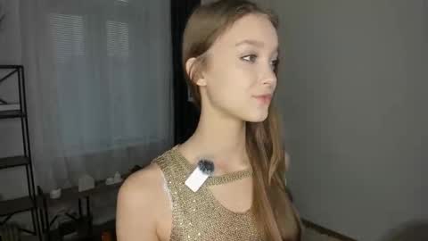 Snapshot of alicemelison chatting on November 2025 08:24:01 AM Serena online show from November 2025 08:24:01 AM