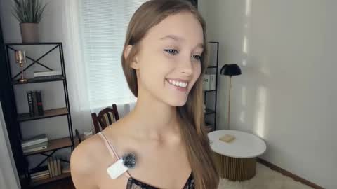 Snapshot of alicemelison chatting on November 2025 08:03:02 AM Serena online show from November 2025 08:03:02 AM