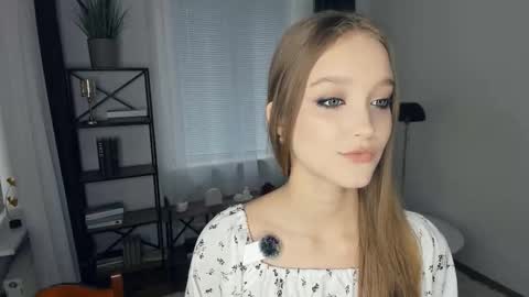 Snapshot of alicemelison chatting on November 2025 07:39:01 AM Serena online show from November 2025 07:39:01 AM