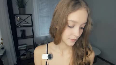 Snapshot of alicemelison chatting on November 2025 07:42:02 AM Serena online show from November 2025 07:42:02 AM