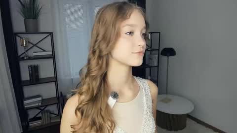 Snapshot of alicemelison chatting on November 2025 07:40:01 AM Serena online show from November 2025 07:40:01 AM