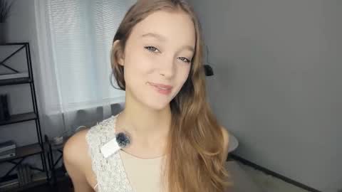 Snapshot of alicemelison chatting on November 2025 09:09:02 AM Serena online show from November 2025 09:09:02 AM