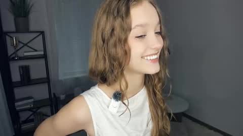 Snapshot of alicemelison chatting on November 2025 07:07:01 AM Serena online show from November 2025 07:07:01 AM