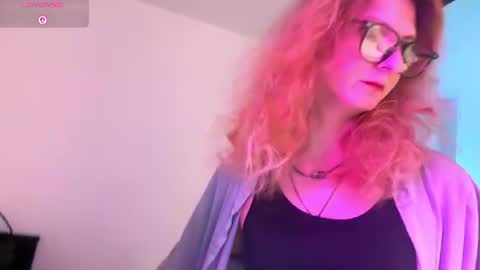 Snapshot of alicepinkhead chatting on July 2026 09:07:02 AM AlicePinkhead online show from July 2026 09:07:02 AM