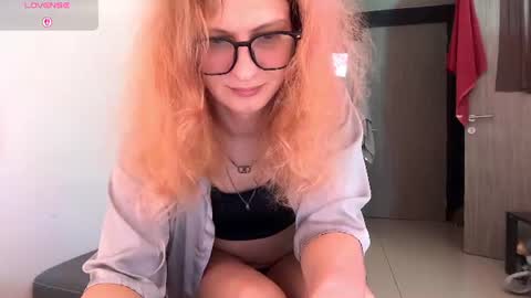 Snapshot of alicepinkhead chatting on August 2026 09:04:01 AM AlicePinkhead online show from August 2026 09:04:01 AM