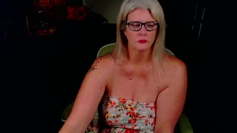 Snapshot of alicescuriosity chatting on April 2026 02:20:02 AM Alices Curiosity online show from April 2026 02:20:02 AM