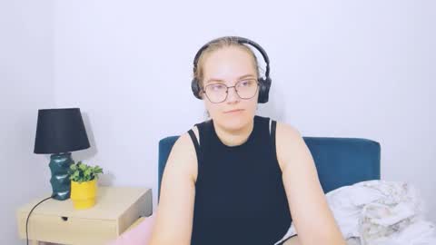 alicesensitive online show from October 2025 09:30:02 AM