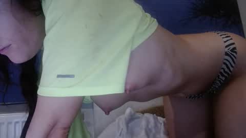 Snapshot of alicetailorrr chatting on October 2025 04:53:02 PM AliceTailorrr online show from October 2025 04:53:02 PM