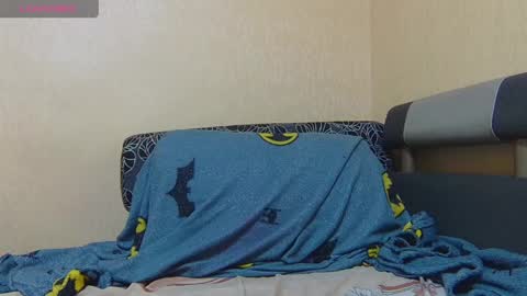 AliceWoolfy online show from April 2026 07:33:02 PM