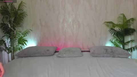 Mia online show from January 2025 02:11:01 AM