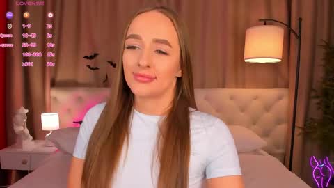 Mia online show from November 2025 02:11:02 AM