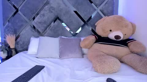 Alice  online show from December 2024 07:43:02 PM