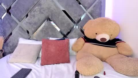 Alice  online show from February 2025 04:00:02 PM