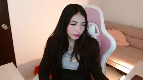 Snapshot of alicia_key_ chatting on June 2026 06:20:01 AM ALICIA online show from June 2026 06:20:01 AM