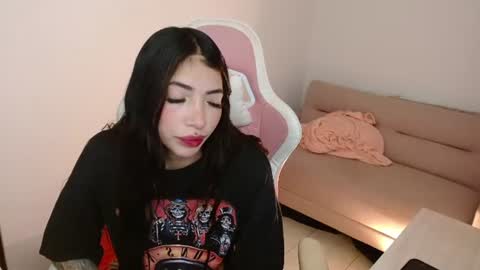 Snapshot of alicia_key_ chatting on June 2026 07:28:02 AM ALICIA online show from June 2026 07:28:02 AM