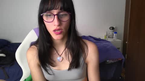 Snapshot of alicia_love29 chatting on February 2025 12:04:01 AM Alice online show from February 2025 12:04:01 AM