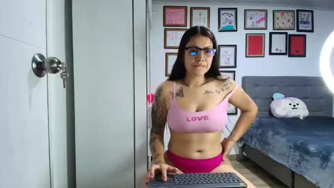 Snapshot of alicia_rainbow chatting on April 2026 03:31:02 AM alicia_rainbow online show from April 2026 03:31:02 AM