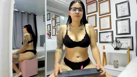Snapshot of alicia_rainbow chatting on May 2026 07:33:01 PM alicia_rainbow online show from May 2026 07:33:01 PM