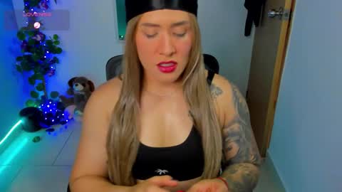 Jennyfer online show from October 2025 08:40:01 PM