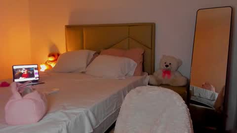 aliciabiden online show from December 2025 03:23:02 AM