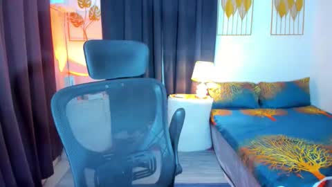 aliciacum online show from October 2025 04:57:02 PM