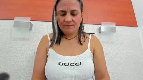 Snapshot of alicie_green chatting on November 2025 02:06:01 AM im tutti online show from November 2025 02:06:01 AM