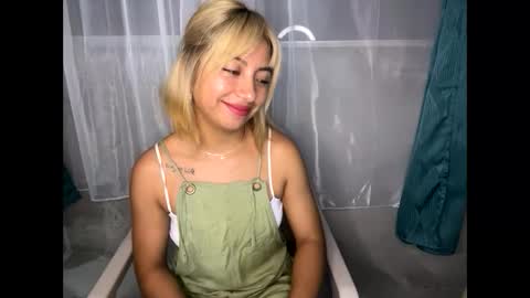 Snapshot of alicie_oconoor chatting on May 2026 04:07:01 AM Karla Oconoor online show from May 2026 04:07:01 AM