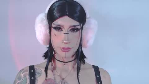Snapshot of alienexxx chatting on May 2026 11:23:04 PM online show from May 2026 11:23:04 PM