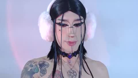 Snapshot of alienexxx chatting on May 2026 12:07:01 AM online show from May 2026 12:07:01 AM