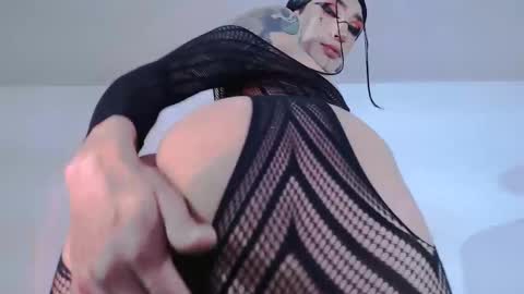 Snapshot of alienexxx chatting on June 2026 12:32:02 AM online show from June 2026 12:32:02 AM