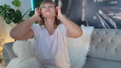 Snapshot of aliessia chatting on January 2026 01:38:01 PM Aliessia online show from January 2026 01:38:01 PM