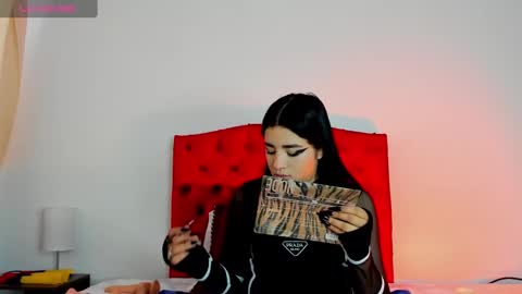 aliice_walker_ online show from December 2024 12:33:01 PM