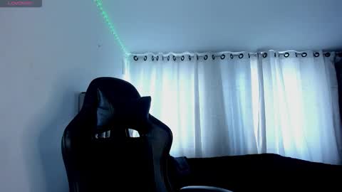 aliice_walker_ online show from February 2026 03:00:02 PM